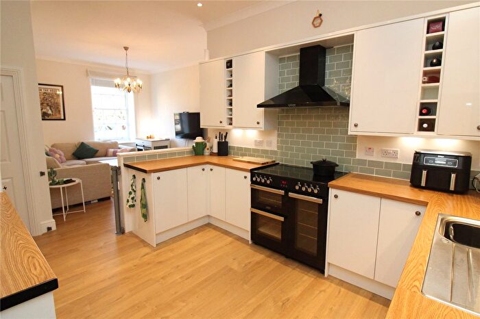 3 Bedroom Flat For Sale In Knowle Avenue, Knowle, Fareham, Hampshire, PO17
