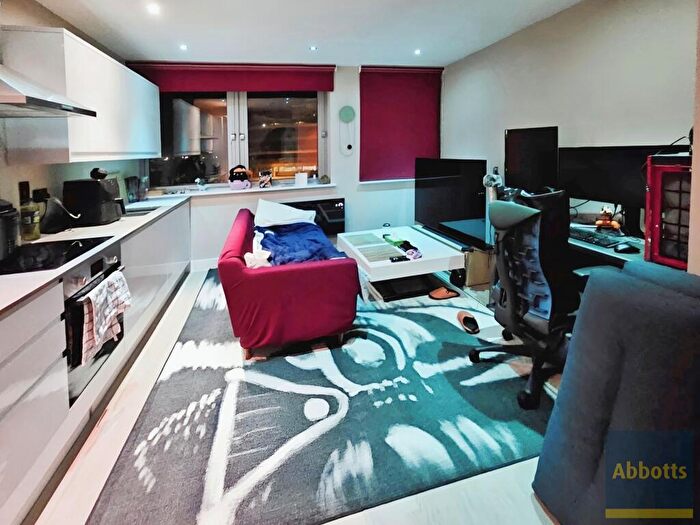 1 Bedroom Apartment To Rent In Chartwell Plaza, Southend On Sea, SS1