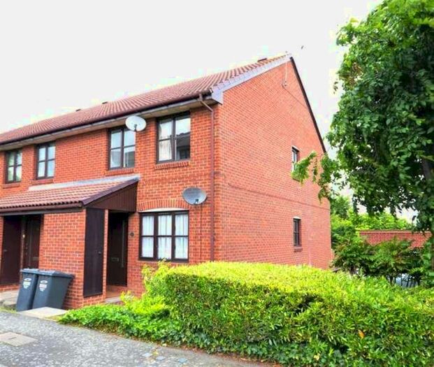 1 Bedroom Flat To Rent In Cooper Close, Greenhithe, DA9