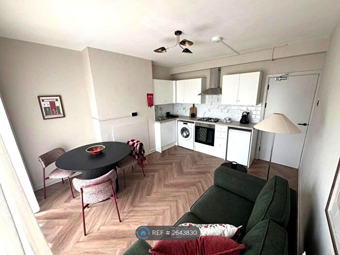 2 Bedroom Flat To Rent In Brunswick House, London, E2