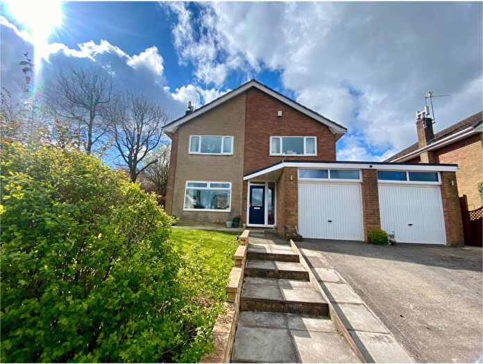 4 Bedroom Detached House For Sale In Stirling Court, Briercliffe, Burnley, BB10