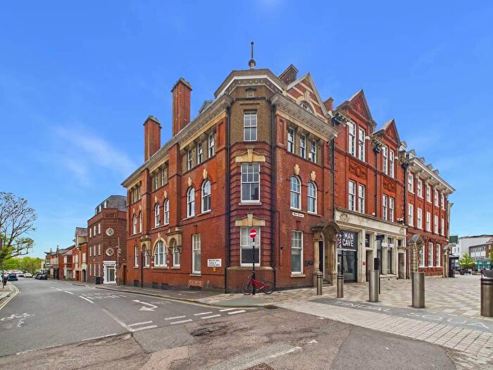 2 Bedroom Apartment To Rent In High Street, Chelmsford, Essex, CM1