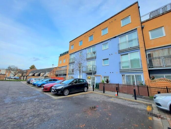 1 Bedroom Flat To Rent In Wooldridge Close, Feltham, TW14
