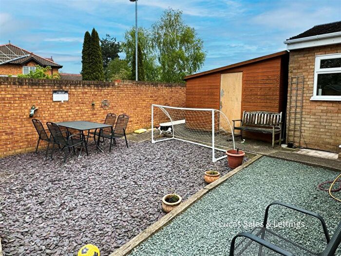 3 Bedroom End Of Terrace House For Sale In Brambleside, Kettering, NN16