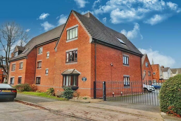 2 Bedroom Apartment To Rent In Lime Tree Mews, The Grove, Kettering, NN15