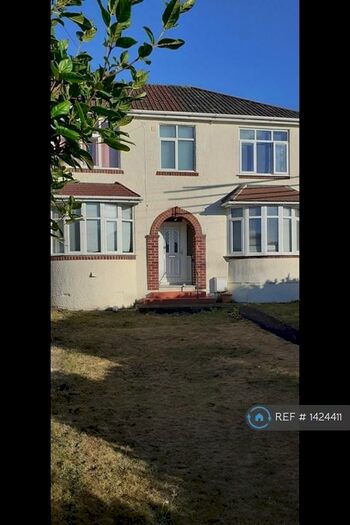 4 Bedroom Semi-Detached House To Rent In Broadlands Avenue, Keynsham, Bristol, BS31