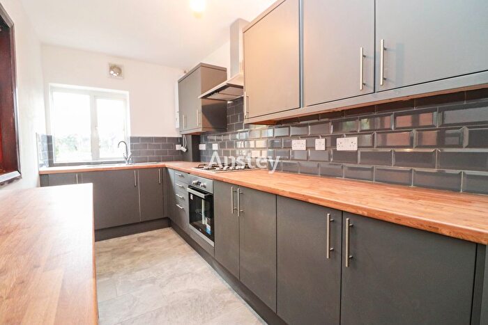 4 Bedroom Semi-Detached House To Rent In Broadlands Road, Southampton, SO17