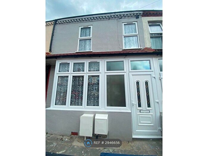2 Bedroom Flat To Rent In Trinity Road, Southall, UB1