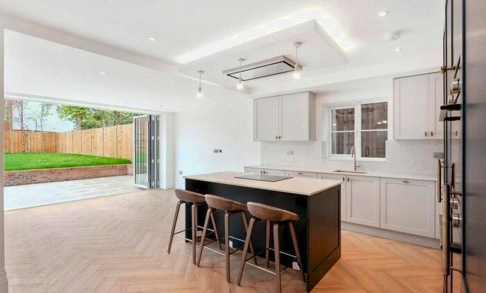 5 Bedroom Detached House To Rent In Little Bushey Lane, Bushey, WD23