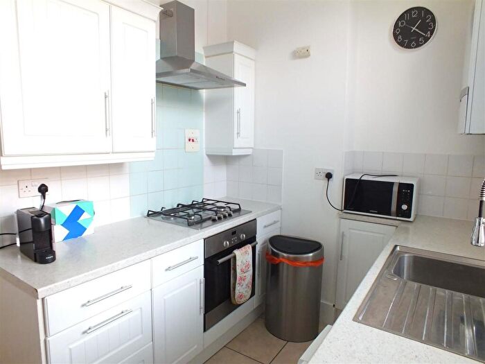 2 Bedroom Flat To Rent In Shirlock Road, London, NW3