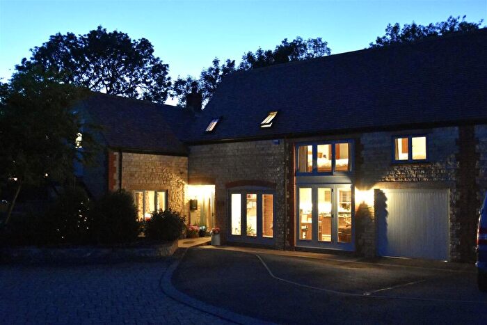 4 Bedroom Barn Conversion For Sale In Ingleby Paddocks, Enslow, Bletchingdon, OX5