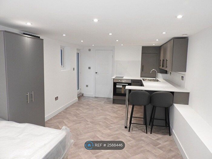 Studio To Rent In Warwick Avenue, Edgware, HA8