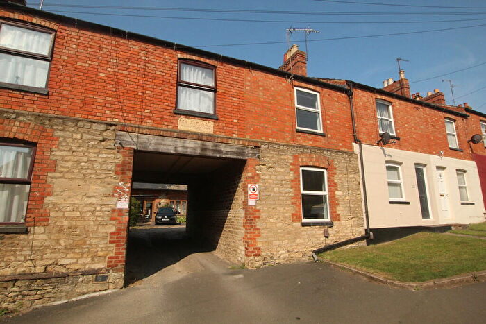 2 Bedroom Cottage To Rent In Hill Street, Raunds, Wellingborough, NN9