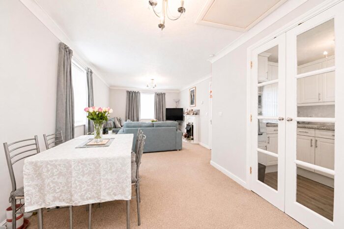 2 Bedroom Apartment To Rent In Mulberry Court, East Finchley, N2