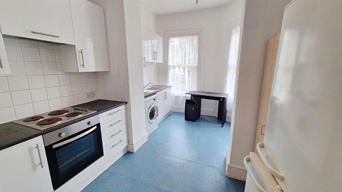 1 Bedroom Flat To Rent In London Road, Isleworth, TW7
