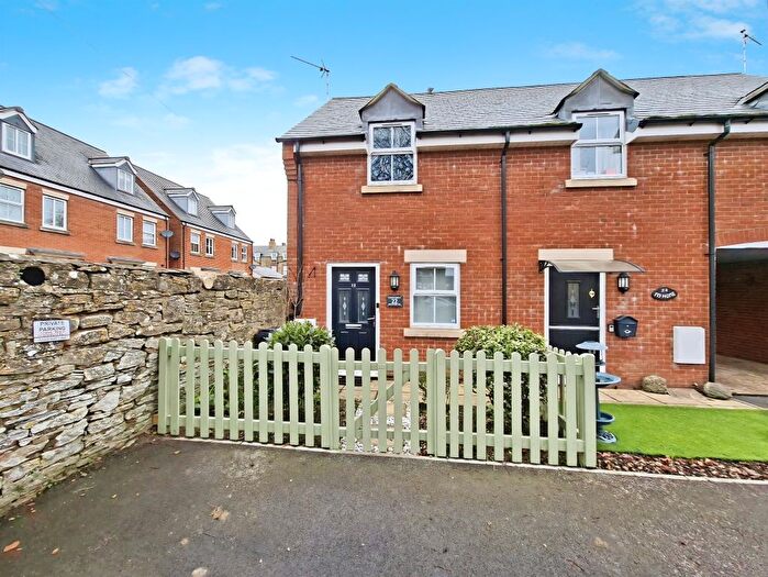 2 Bedroom End Terrace House For Sale In Bradford Road, Swindon, SN1