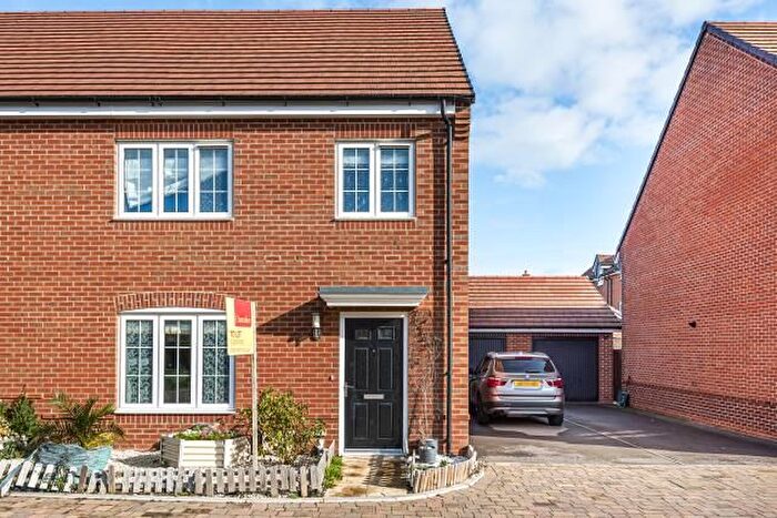 4 Bedroom Semi-Detached House To Rent In Diamond Drive, Didcot, OX11
