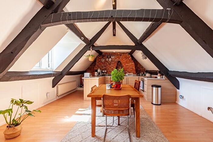2 Bedroom Apartment To Rent In High Street, Witney, OX28
