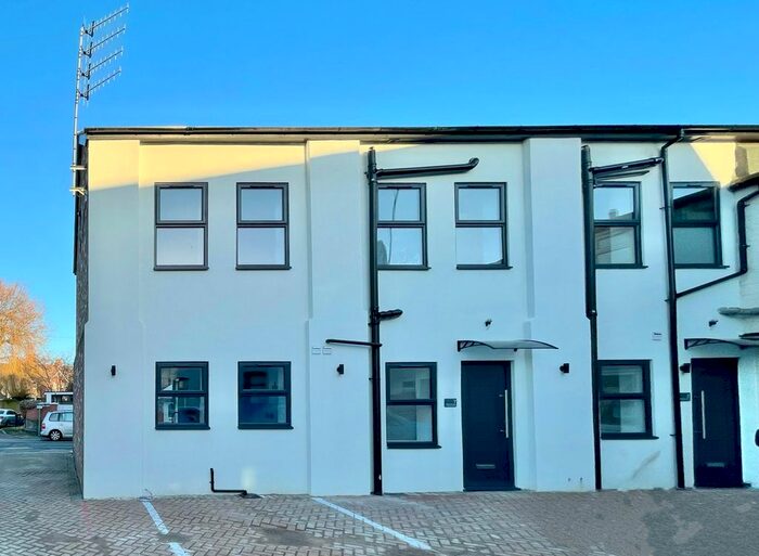 2 Bedroom Flat To Rent In Phoenix Business Centre, Higham Road, Chesham HP5