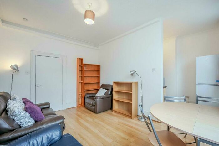 3 Bedroom Flat To Rent In Woodstock Road, London, N4