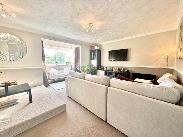 2 Bedroom Apartment To Rent In Frescade Crescent, Basingstoke, RG21