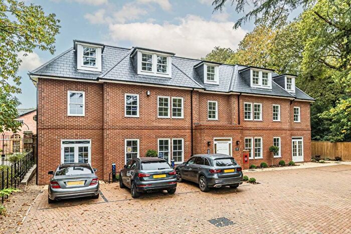 2 Bedroom Flat To Rent In St. Georges Avenue, Weybridge, KT13