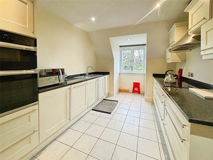 2 Bedroom Flat To Rent In London Road, Sunningdale, Ascot, Berkshire, SL5