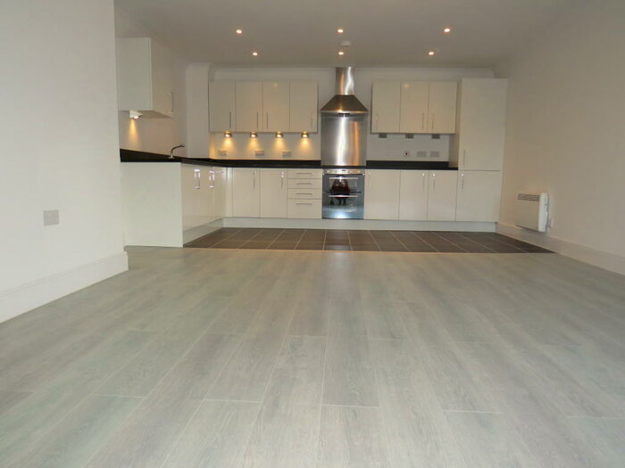 2 Bedroom Apartment To Rent In Kingfisher Close, Warwick, CV34