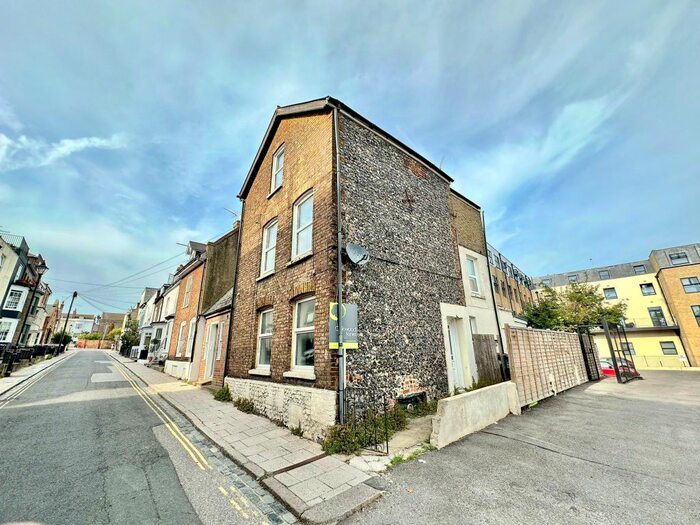 4 Bedroom End Of Terrace House To Rent In Effingham Street, Ramsgate, CT11