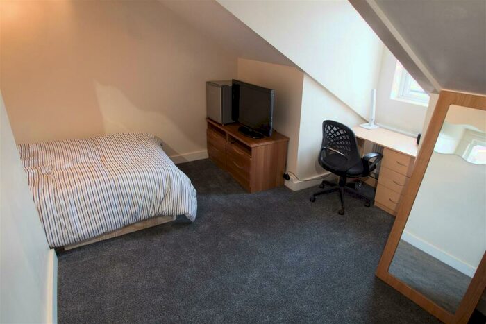 6 Bedroom Terraced House To Rent In Grimthorpe Terrace, Headingley, Leeds, LS6