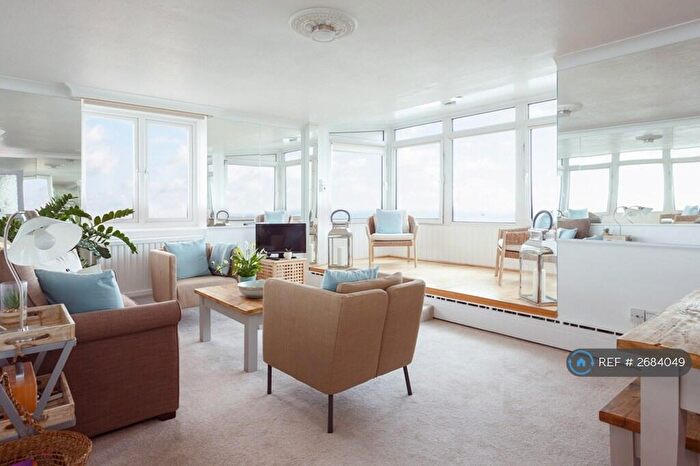 2 Bedroom Flat To Rent In Tower Court, Bournemouth, BH2