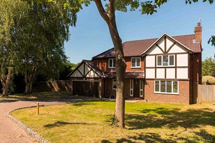 5 Bedroom Detached House For Sale In Kinnibrugh Drive, Dormansland, RH7
