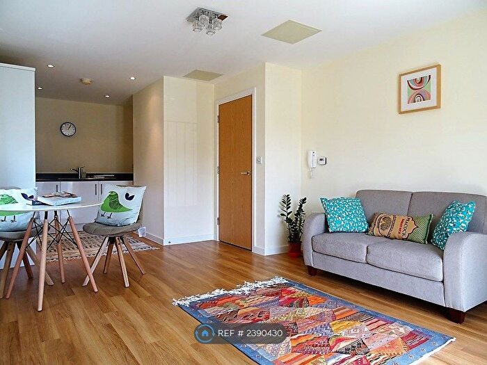 1 Bedroom Flat To Rent In Academy Place, Isleworth, TW7