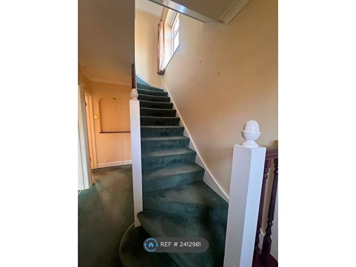 3 Bedroom Semi-Detached House To Rent In Elmbridge Drive, Ruislip, HA4