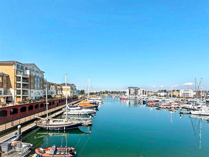 2 Bedroom Flat For Sale In Phoenix Drive, Eastbourne, BN23