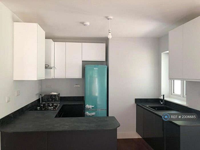 2 Bedroom Flat To Rent In Southdown Road, Shawford, Winchester, SO21