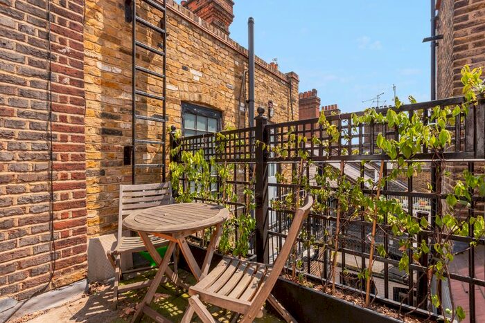 2 Bedroom Flat For Sale In Mulberry Walk, Chelsea, SW3