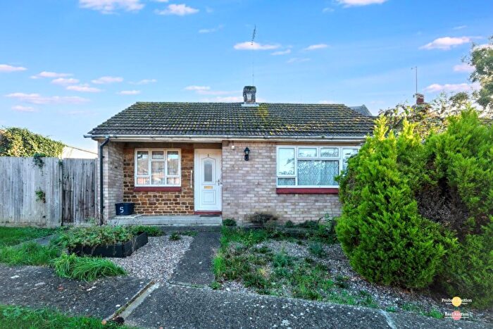 2 Bedroom Bungalow For Sale In Sunnyside, Wootton, Northampton, Northamptonshire, NN4