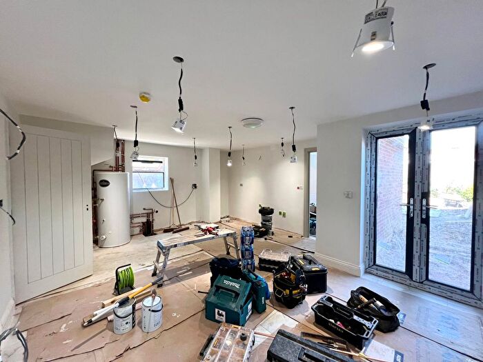 5 Bedroom Semi-Detached House To Rent In Everest Road, Staines, TW19
