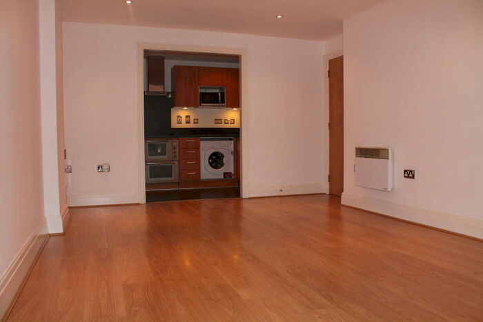 2 Bedroom Apartment To Rent In Royal Quarter - Kingston Riverside, KT2