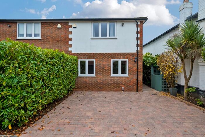 3 Bedroom Semi-Detached House To Rent In Beecot Lane Walton-on-Thames, KT12