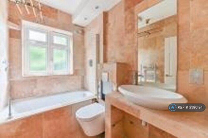 2 Bedroom Flat To Rent In Highland Road, London, SE19