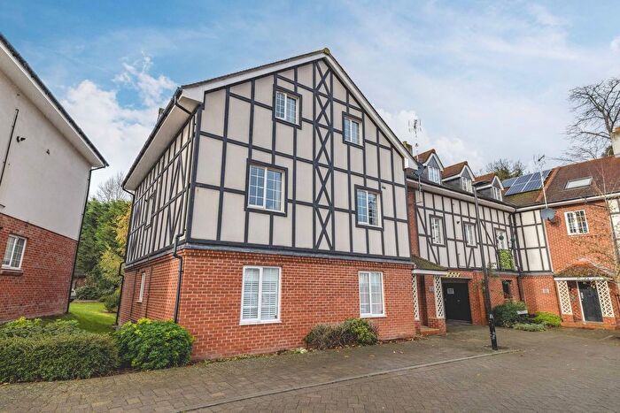 2 Bedroom Flat For Sale In Grange Road, Chalfont St Peter, SL9