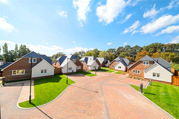 3 Bedroom Detached House For Sale In Acer Close, Potters Farm Close, Bromley, BR2