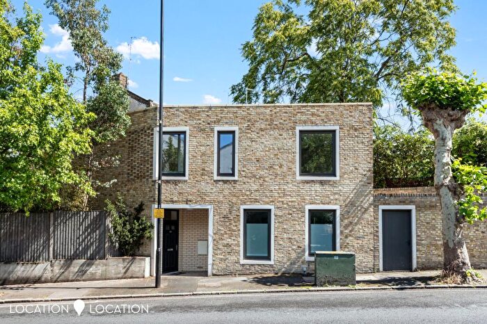 2 Bedroom Detached House For Sale In Cassland Road, London, E9