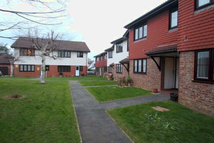 2 Bedroom Flat To Rent In Old Farm Court Billericay, CM12