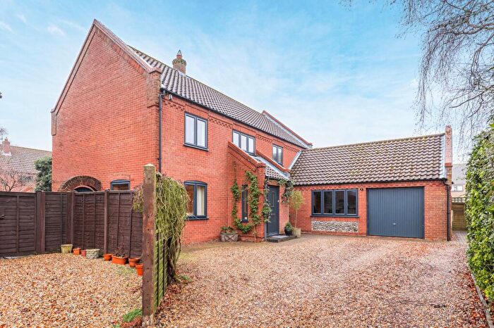 4 Bedroom Detached House For Sale In Fully Renovated Home In Holt With Landscaped Gardens, Garage And Versatile Living Space, NR25