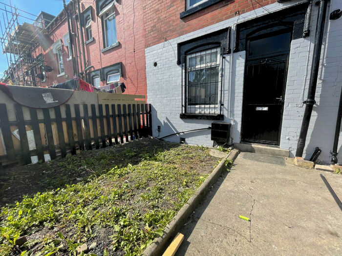 2 Bedroom Terraced House To Rent In Berkeley View, Leeds, West Yorkshire, LS8