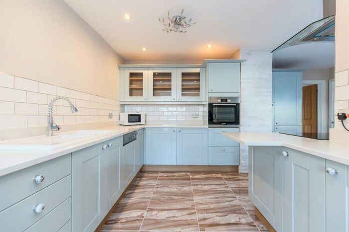 5 Bedroom House To Rent In New Road, Porthcawl, CF36