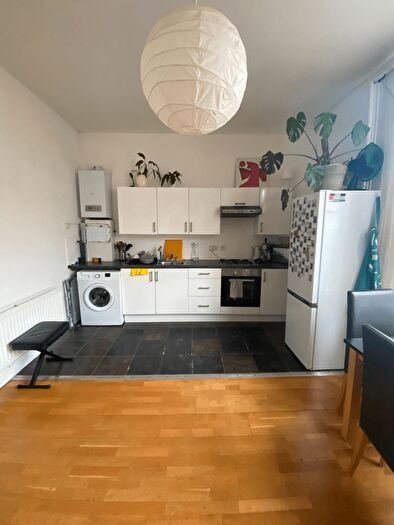 2 Bedroom Flat To Rent In Dalston Lane, London, E8
